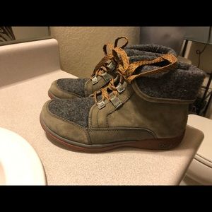 Women’s Chaco Boots